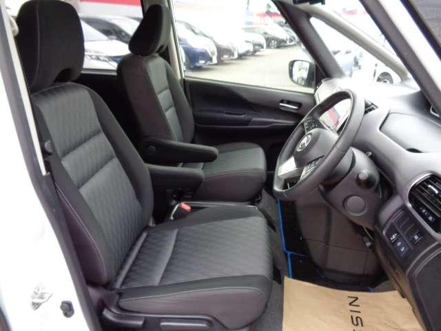 セレナ １．２　ｅ－ＰＯＷＥＲ　ハイウェイスター　Ｖ　後席モニター　プロパイロット　ドラレコ　スマートキープッシュスタート　左右パワースライドドア　エマージェンシーＢ　助手席エアバッグ　ＡＷ　ワンオーナー車　３列シート　ＥＴＣ車載器　ウォークスルー（5枚目）