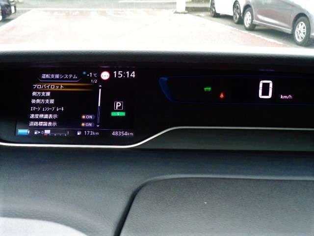 セレナ １．２　ｅ－ＰＯＷＥＲ　ハイウェイスター　Ｖ　後席モニター　プロパイロット　ドラレコ　スマートキープッシュスタート　左右パワースライドドア　エマージェンシーＢ　助手席エアバッグ　ＡＷ　ワンオーナー車　３列シート　ＥＴＣ車載器　ウォークスルー（11枚目）