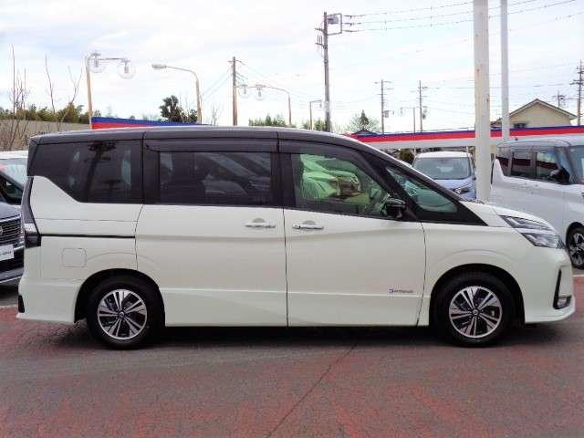 セレナ １．２　ｅ－ＰＯＷＥＲ　ハイウェイスター　Ｖ　後席モニター　プロパイロット　ドラレコ　スマートキープッシュスタート　左右パワースライドドア　エマージェンシーＢ　助手席エアバッグ　ＡＷ　ワンオーナー車　３列シート　ＥＴＣ車載器　ウォークスルー（24枚目）