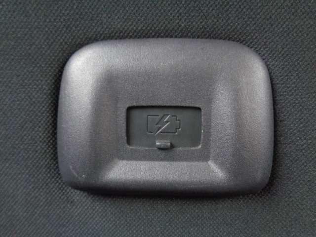 セレナ １．２　ｅ－ＰＯＷＥＲ　ハイウェイスター　Ｖ　後席モニター　プロパイロット　ドラレコ　スマートキープッシュスタート　左右パワースライドドア　エマージェンシーＢ　助手席エアバッグ　ＡＷ　ワンオーナー車　３列シート　ＥＴＣ車載器　ウォークスルー（28枚目）