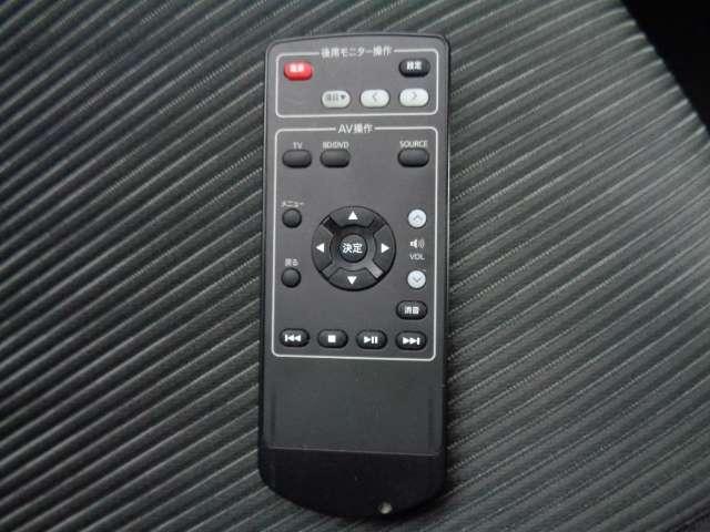 セレナ １．２　ｅ－ＰＯＷＥＲ　ハイウェイスター　Ｖ　後席モニター　プロパイロット　ドラレコ　スマートキープッシュスタート　左右パワースライドドア　エマージェンシーＢ　助手席エアバッグ　ＡＷ　ワンオーナー車　３列シート　ＥＴＣ車載器　ウォークスルー（29枚目）