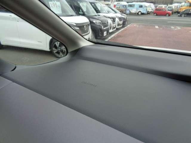 セレナ １．２　ｅ－ＰＯＷＥＲ　ハイウェイスター　Ｖ　後席モニター　プロパイロット　ドラレコ　スマートキープッシュスタート　左右パワースライドドア　エマージェンシーＢ　助手席エアバッグ　ＡＷ　ワンオーナー車　３列シート　ＥＴＣ車載器　ウォークスルー（44枚目）