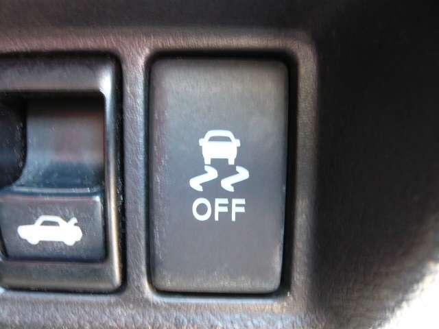 スカイライン ２．５　２５０ＧＴ　前席パワー装備当社下取りワンオーナー車　セキュリティー　スマートキ　バックビューカメラ　ワンオーナー　ナビ＆ＴＶ　パワーウインドウ　オートエアコン　サイドカメラ　ＥＴＣ　ドライブレコーダー　エアバッグ（7枚目）