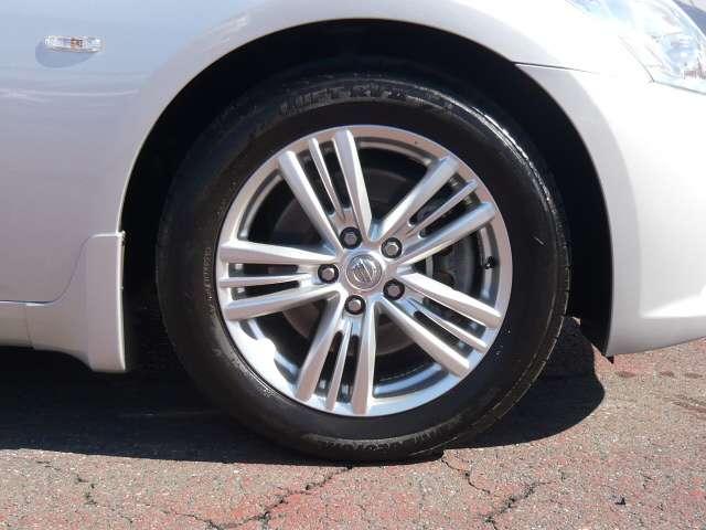 スカイライン ２．５　２５０ＧＴ　前席パワー装備当社下取りワンオーナー車　セキュリティー　スマートキ　バックビューカメラ　ワンオーナー　ナビ＆ＴＶ　パワーウインドウ　オートエアコン　サイドカメラ　ＥＴＣ　ドライブレコーダー　エアバッグ（11枚目）