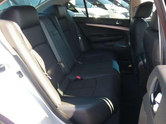 スカイライン ２．５　２５０ＧＴ　前席パワー装備当社下取りワンオーナー車　セキュリティー　スマートキ　バックビューカメラ　ワンオーナー　ナビ＆ＴＶ　パワーウインドウ　オートエアコン　サイドカメラ　ＥＴＣ　ドライブレコーダー　エアバッグ（14枚目）