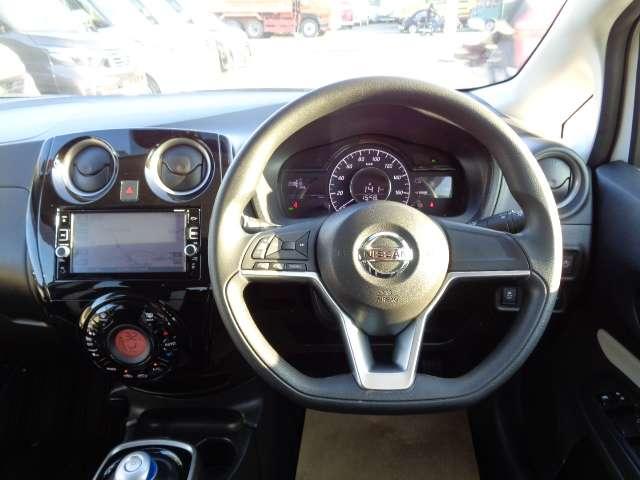 ノート １．２　ｅ－ＰＯＷＥＲ　Ｘ　メモリーナビ　ＡＶＭ　エマブレ　ＬＤＷ　オ－トエアコン　スマートキープッシュスタート　１オーナ　メモリナビ　リアカメラ　車線逸脱　セキュリティ　ナビＴＶ　ドライブレコーダー　ダブルエアバック　ＥＴＣ（4枚目）