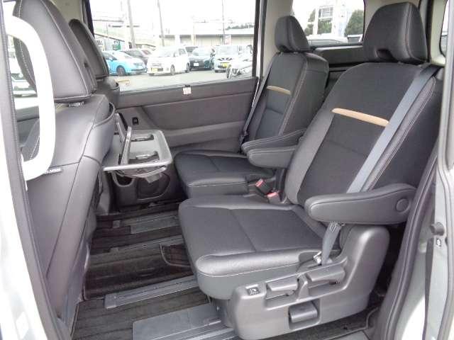 セレナ 1.4 e-4ORCE ハイウェイスターV 4WD 寒冷地クリア・ホットプラスPKG レーダークルコン フルセグTV レーンアシスト 寒冷地 LED 4WD フルオートエアコン ETC シートヒーター 3列シート ドラレコ 禁煙車 アルミホイール(30枚目)