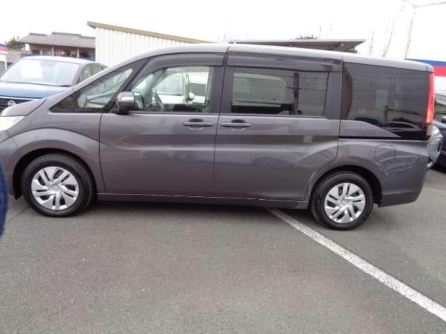 ステップワゴン １．５　Ｇ　４ＷＤ　フルセグ　クルコン　キーレス　オートエアコン　メモリーナビ　ワンオーナー　ＥＴＣ　バックカメラ　パワースライドドア　フルタイム４ＷＤ　盗難防止（9枚目）