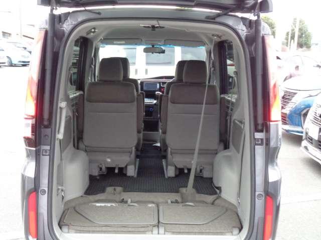 ステップワゴン １．５　Ｇ　４ＷＤ　フルセグ　クルコン　キーレス　オートエアコン　メモリーナビ　ワンオーナー　ＥＴＣ　バックカメラ　パワースライドドア　フルタイム４ＷＤ　盗難防止（11枚目）