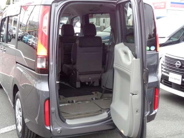 ステップワゴン １．５　Ｇ　４ＷＤ　フルセグ　クルコン　キーレス　オートエアコン　メモリーナビ　ワンオーナー　ＥＴＣ　バックカメラ　パワースライドドア　フルタイム４ＷＤ　盗難防止（12枚目）