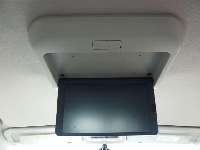 セレナ １．２　ｅ－ＰＯＷＥＲ　ハイウェイスター　Ｖ　後席用モニター装備当社下取りワンオーナー　キーレスエントリ　レーダークルーズＣ　衝突軽減ブレーキシステム　スマートキーＰスタート　１オーナ　３列シート　車線逸脱　ＬＥＤヘッドライト　ＥＴＣ　ＡＷ（2枚目）