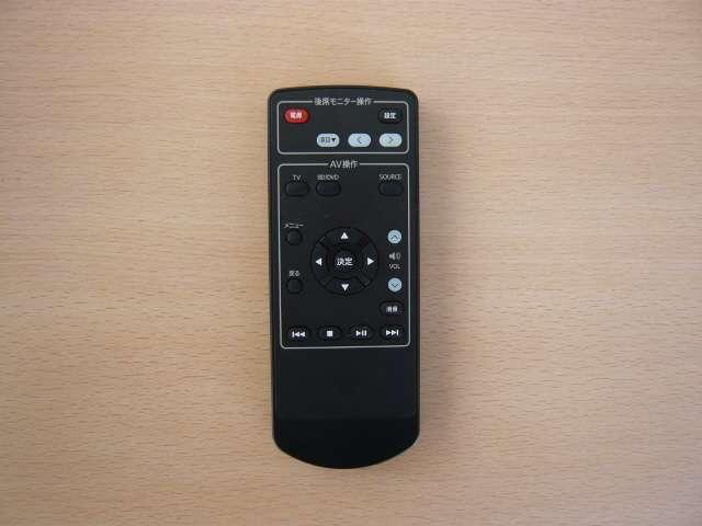 セレナ １．２　ｅ－ＰＯＷＥＲ　ハイウェイスター　Ｖ　後席用モニター装備当社下取りワンオーナー　キーレスエントリ　レーダークルーズＣ　衝突軽減ブレーキシステム　スマートキーＰスタート　１オーナ　３列シート　車線逸脱　ＬＥＤヘッドライト　ＥＴＣ　ＡＷ（24枚目）