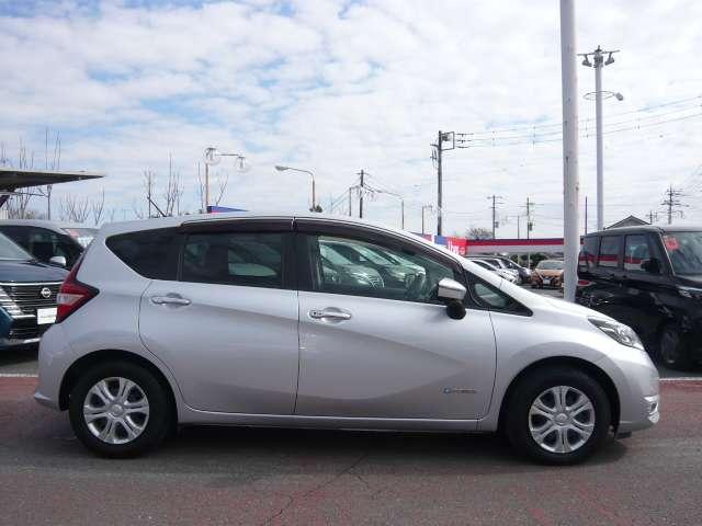 ノート １．２　ｅ－ＰＯＷＥＲ　Ｘ　スマートミラー装備当社下取りワンオーナー　衝突安全ブレーキ　アラウンドビュ－モニタ－　スマートキ－　地上デジタル　レーンアシスト　Ｗエアバック　ナビ・ＴＶ　１オーナー車　盗難防止システム　ＡＡＣ（15枚目）