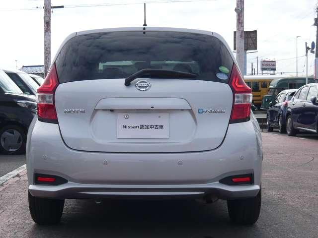 ノート １．２　ｅ－ＰＯＷＥＲ　Ｘ　スマートミラー装備当社下取りワンオーナー　衝突安全ブレーキ　アラウンドビュ－モニタ－　スマートキ－　地上デジタル　レーンアシスト　Ｗエアバック　ナビ・ＴＶ　１オーナー車　盗難防止システム　ＡＡＣ（18枚目）