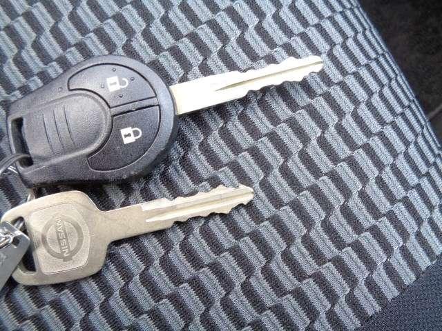 マーチ １．２　Ｓ　ＶＤＣ　ＡＭ・ＦＭチューナ－　リモコンキ－　ダブルエアバック　運転席エアバック　ワンオーナ－　リモコンキー　パワーウインド　ＰＳ　マニュアルエアコン　ＡＢＳ（13枚目）