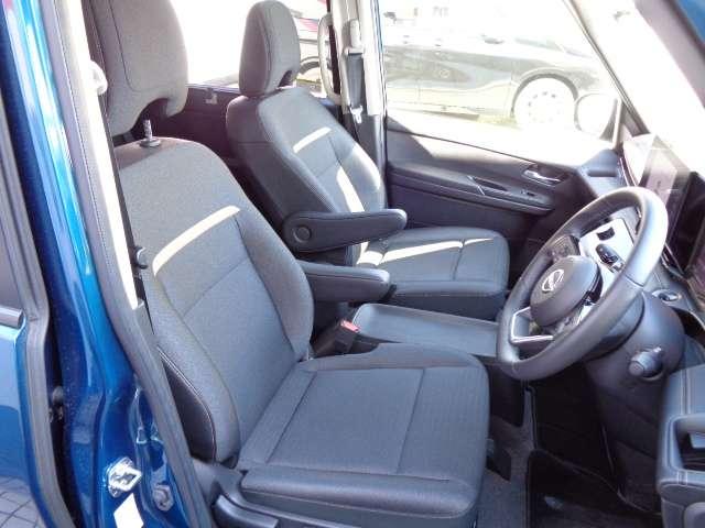 セレナ １．４　ｅ－４ＯＲＣＥ　ハイウェイスターＶ　４ＷＤ　社用車ＵＰ　後席モニタ－　寒冷地仕様　シ－トヒ－タ－　展示・試乗車ＵＰ　スマートキー　追従クルーズ　フルセグ　レーンキープアシスト　ＬＥＤヘッドランプ　寒冷地仕様　４ＷＤ　ドラレコ　フルオートエアコン（5枚目）