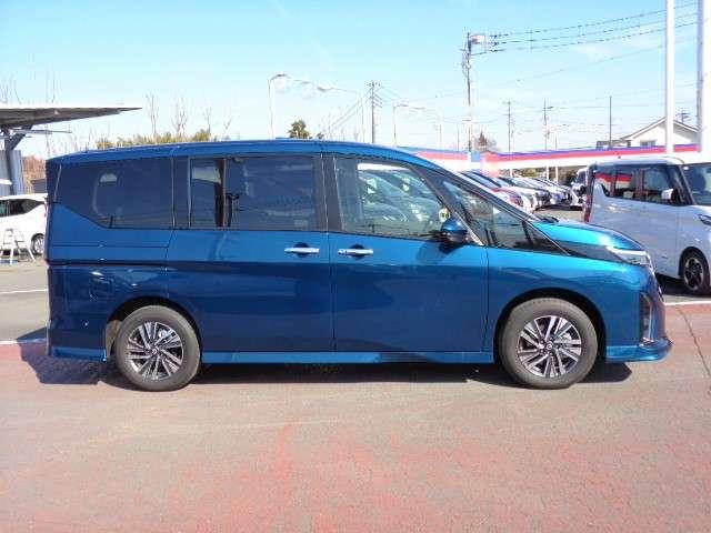 セレナ １．４　ｅ－４ＯＲＣＥ　ハイウェイスターＶ　４ＷＤ　社用車ＵＰ　後席モニタ－　寒冷地仕様　シ－トヒ－タ－　展示・試乗車ＵＰ　スマートキー　追従クルーズ　フルセグ　レーンキープアシスト　ＬＥＤヘッドランプ　寒冷地仕様　４ＷＤ　ドラレコ　フルオートエアコン（23枚目）