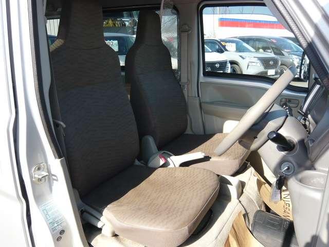 ＮＶ１００クリッパーバン ６６０　ＤＸ　ハイルーフ　５ＡＧＳ車　当社下取りワンオーナー車　ナビＴＶ　メモリーナビ　デュアルエアバック　ワンセグＴＶ　ワンオーナー車　キーレス　ＰＳ　ＡＢＳ付き　運転席エアバック　エアコン（9枚目）