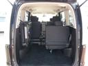 サードシート　左右跳ね上げで　広々とした荷室