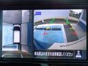 クルマを真上から見下ろしているかのような映像によって、車庫入れや縦列駐車などの駐車時に、自車と駐車位置の関係をひと目で確認でき、スムースな駐車をサポートします。