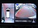 クルマを真上から見下ろしているかのような映像によって、車庫入れや縦列駐車などの駐車時に、自車と駐車位置の関係をひと目で確認でき、スムースな駐車をサポートします。