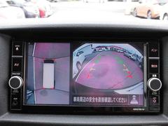 アラウンドビュ-モニタ-はクルマの真上から見ているかのような映像によって、周囲の状況を知ることで、駐車を容易に行うための支援技術です。 2