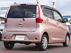 日産の車検では「検査」だけではなく車を知り尽くしたプロが、「点検整備」を行います。高性能化する車に対応する為、最新鋭の電子システムで車の見えない所まで正確に診断します。 2