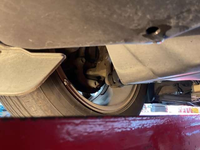 右フロント足回りです