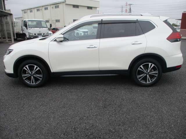 エクストレイル ２．０　２０Ｘｉ　２列車　４ＷＤ　プロパイロット／純正ナビ／ＬＥＤライト　セキュリティ　リアカメラ　追従クルーズ　ＬＥＤ　ドライブレコーダ　禁煙車　インテリジェントキー　ＬＤＷ　サイドカメラ　ＥＴＣ　Ａストップ　ＡＡＣ　ナビ＆ＴＶ　メモリーナビ　キーフリー　アルミホイール（3枚目）