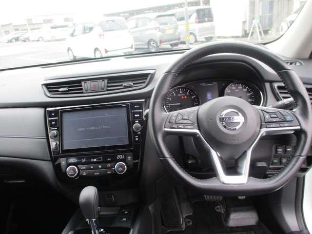 エクストレイル ２．０　２０Ｘｉ　２列車　４ＷＤ　プロパイロット／純正ナビ／ＬＥＤライト　セキュリティ　リアカメラ　追従クルーズ　ＬＥＤ　ドライブレコーダ　禁煙車　インテリジェントキー　ＬＤＷ　サイドカメラ　ＥＴＣ　Ａストップ　ＡＡＣ　ナビ＆ＴＶ　メモリーナビ　キーフリー　アルミホイール（4枚目）