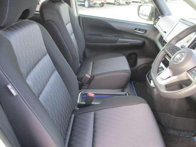 セレナ ｅ－パワー　ハイウェイスターＶ　日産プレミアム認定中古車（２年保証　走行距離無制限）　日産プロパイロット機能　純正大画面ナビ　アラウンドビューモニタ　ＬＥＤヘッドライト　ＥＴＣ　純正ドライブレコーダー　両側オートスライドドア（7枚目）