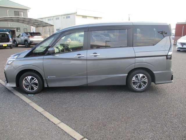 セレナ e-パワー ハイウェイスターV 日産プレミアム認定中古車(2年保証 走行距離無制限) 日産プロパイロット機能 純正ナビ アラウンドビューモニタ LEDヘッドライト 社外ドライブレコーダー ETC 両側オートスライドドア(12枚目)