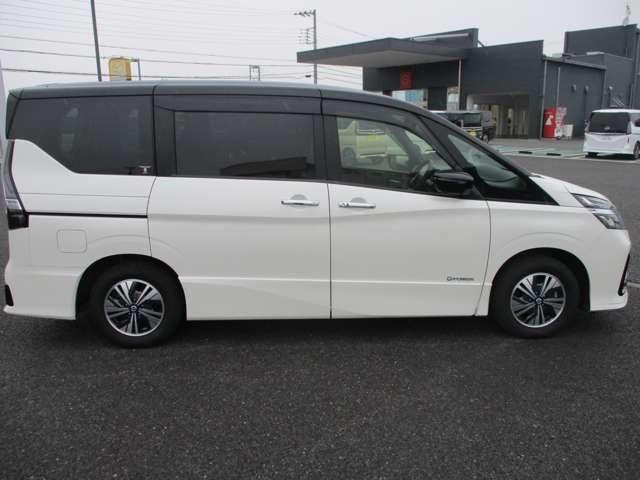 セレナ e-パワー ハイウェイスターV 日産プレミアム認定中古車(2年保証 走行距離無制限) 日産プロパイロット機能 純正大画面ナビ アラウンドビューモニタ LEDヘッドライト ETC 純正ドラレコ スマートルームミラー(17枚目)