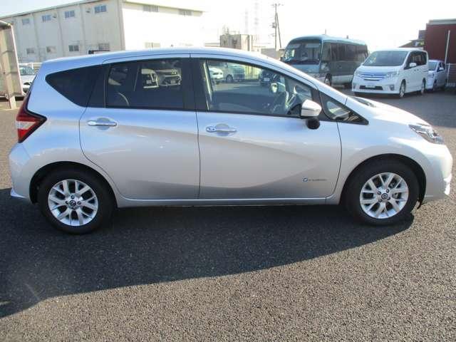 ノート 1.2 e-POWER X 社外ナビバックモニターETC社外ドラレコ 禁煙 記録簿付 Rカメラ 運転席助手席エアバック レーンキープ AUTOエアコン 盗難防止システム ナビTV AW 運転席エアバッグ キーレスエントリー ドラレコ ETC車載器 アイドリングストップ(20枚目)