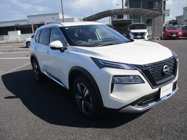 エクストレイル G e-4ORCE 日産プレミアム認定中古車(2年保証 走行距離無制限) 当社元試乗車 日産プロパイロット機能 メーカーオプションナビ アラウンドビューモニタ 全席シートヒーター 電動バックドア LEDヘッドライト(12枚目)