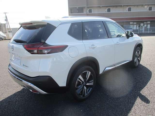 エクストレイル G e-4ORCE 日産プレミアム認定中古車(2年保証 走行距離無制限) 当社元試乗車 日産プロパイロット機能 メーカーオプションナビ アラウンドビューモニタ 全席シートヒーター 電動バックドア LEDヘッドライト(16枚目)