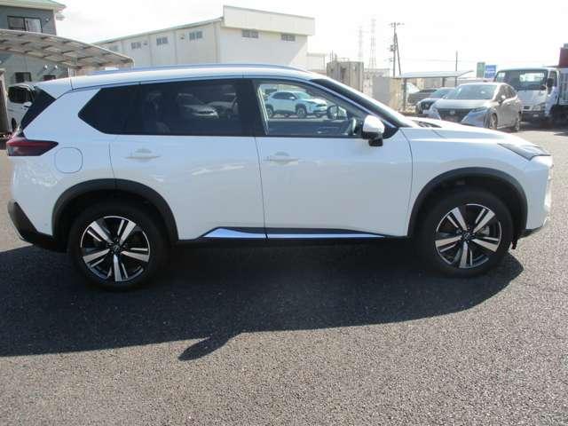 エクストレイル G e-4ORCE 日産プレミアム認定中古車(2年保証 走行距離無制限) 当社元試乗車 日産プロパイロット機能 メーカーオプションナビ アラウンドビューモニタ 全席シートヒーター 電動バックドア LEDヘッドライト(17枚目)