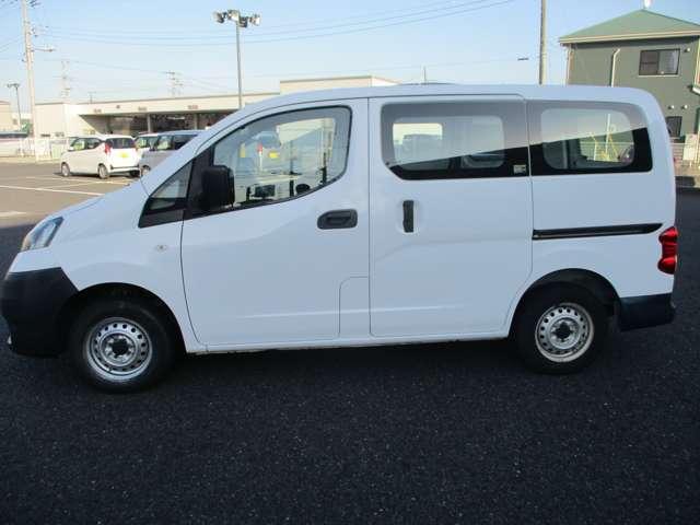 ＮＶ２００バネットバン １．６　ＤＸ　５人乗り／純正ナビＴＶ／リモコンキー／ＥＴＣ　点検記録簿　メモリーナビ　パワーステアリング　エアバック　マニュアルエアコン　ナビＴＶ　ＡＢＳ　ワンセグ　キーフリー　ＥＴＣ付き　ＷエアＢ（3枚目）
