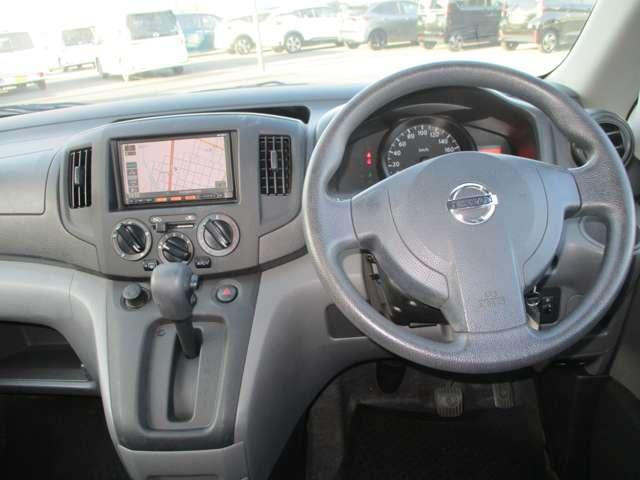 ＮＶ２００バネットバン １．６　ＤＸ　５人乗り／純正ナビＴＶ／リモコンキー／ＥＴＣ　点検記録簿　メモリーナビ　パワーステアリング　エアバック　マニュアルエアコン　ナビＴＶ　ＡＢＳ　ワンセグ　キーフリー　ＥＴＣ付き　ＷエアＢ（4枚目）