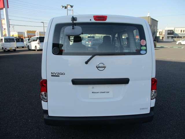 ＮＶ２００バネットバン １．６　ＤＸ　５人乗り／純正ナビＴＶ／リモコンキー／ＥＴＣ　点検記録簿　メモリーナビ　パワーステアリング　エアバック　マニュアルエアコン　ナビＴＶ　ＡＢＳ　ワンセグ　キーフリー　ＥＴＣ付き　ＷエアＢ（15枚目）