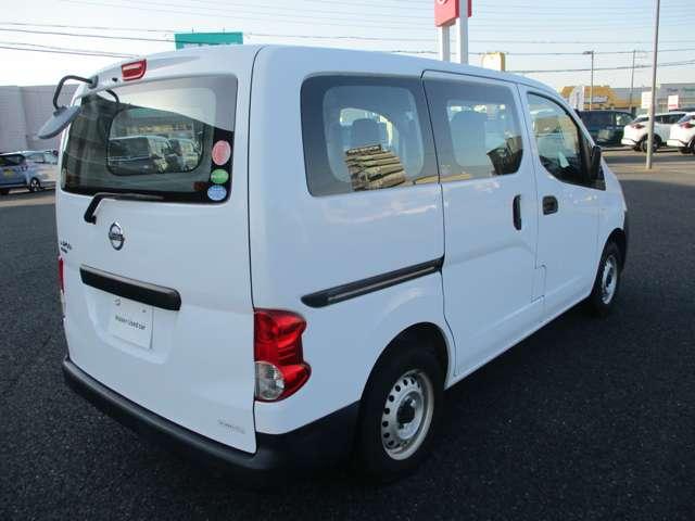 ＮＶ２００バネットバン １．６　ＤＸ　５人乗り／純正ナビＴＶ／リモコンキー／ＥＴＣ　点検記録簿　メモリーナビ　パワーステアリング　エアバック　マニュアルエアコン　ナビＴＶ　ＡＢＳ　ワンセグ　キーフリー　ＥＴＣ付き　ＷエアＢ（16枚目）