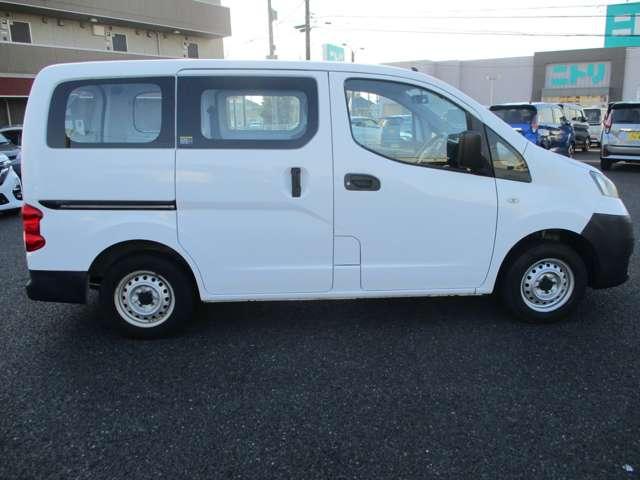 ＮＶ２００バネットバン １．６　ＤＸ　５人乗り／純正ナビＴＶ／リモコンキー／ＥＴＣ　点検記録簿　メモリーナビ　パワーステアリング　エアバック　マニュアルエアコン　ナビＴＶ　ＡＢＳ　ワンセグ　キーフリー　ＥＴＣ付き　ＷエアＢ（17枚目）