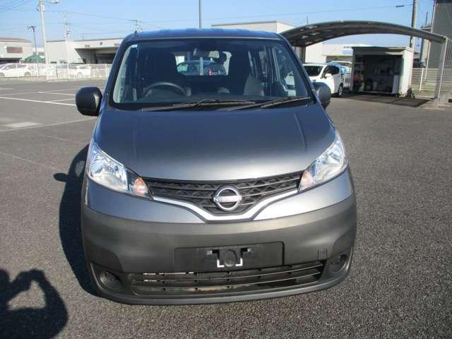 ＮＶ２００バネットバン １．６　ＤＸ　レンタアップ車／２人乗り／リモコンキー　アイドリングストップ　点検記録簿　禁煙車　パワーステアリング　エアバック　マニュアルエアコン　ＡＢＳ　キーフリー　フロントパワーウインドウ　ＷエアＢ（3枚目）