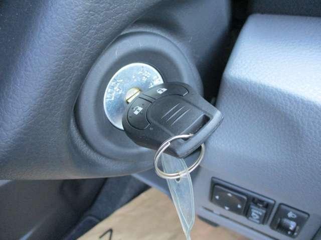 ＮＶ２００バネットバン １．６　ＤＸ　レンタアップ車／２人乗り／リモコンキー　アイドリングストップ　点検記録簿　禁煙車　パワーステアリング　エアバック　マニュアルエアコン　ＡＢＳ　キーフリー　フロントパワーウインドウ　ＷエアＢ（6枚目）