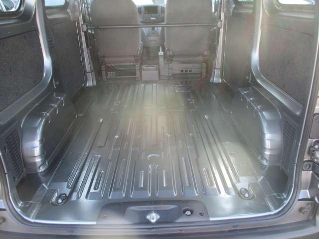 ＮＶ２００バネットバン １．６　ＤＸ　レンタアップ車／２人乗り／リモコンキー　アイドリングストップ　点検記録簿　禁煙車　パワーステアリング　エアバック　マニュアルエアコン　ＡＢＳ　キーフリー　フロントパワーウインドウ　ＷエアＢ（7枚目）