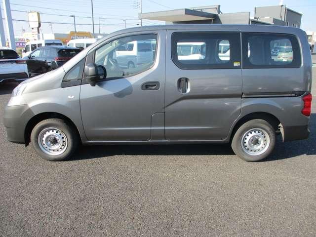 ＮＶ２００バネットバン １．６　ＤＸ　レンタアップ車／２人乗り／リモコンキー　アイドリングストップ　点検記録簿　禁煙車　パワーステアリング　エアバック　マニュアルエアコン　ＡＢＳ　キーフリー　フロントパワーウインドウ　ＷエアＢ（9枚目）