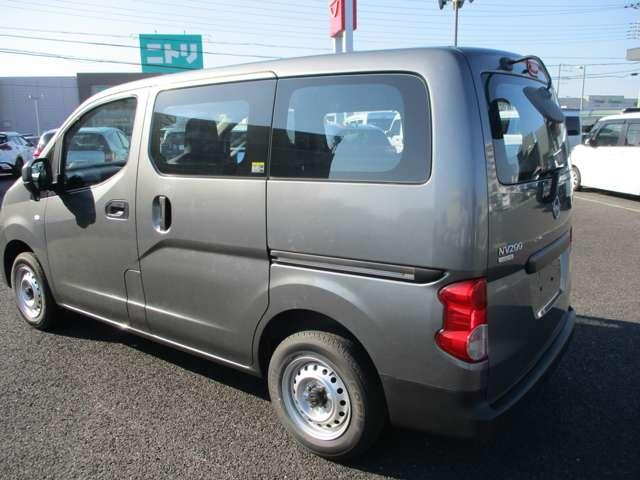 ＮＶ２００バネットバン １．６　ＤＸ　レンタアップ車／２人乗り／リモコンキー　アイドリングストップ　点検記録簿　禁煙車　パワーステアリング　エアバック　マニュアルエアコン　ＡＢＳ　キーフリー　フロントパワーウインドウ　ＷエアＢ（10枚目）
