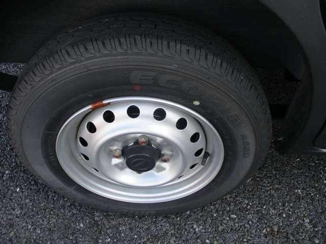 ＮＶ２００バネットバン １．６　ＤＸ　レンタアップ車／２人乗り／リモコンキー　アイドリングストップ　点検記録簿　禁煙車　パワーステアリング　エアバック　マニュアルエアコン　ＡＢＳ　キーフリー　フロントパワーウインドウ　ＷエアＢ（18枚目）