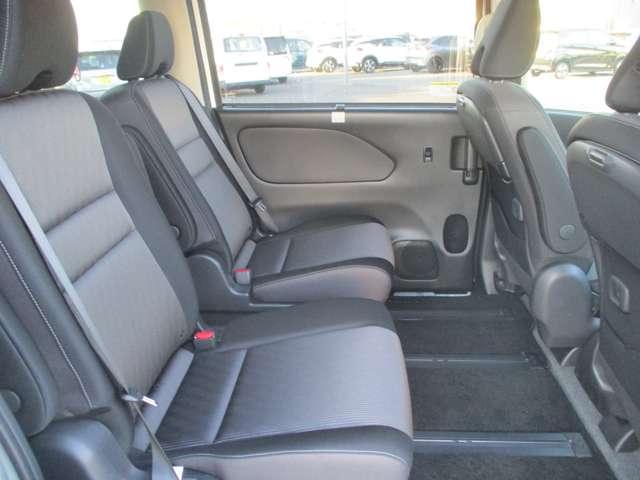 セレナ e-パワー ハイウェイスターV 先行初売り企画車 日産認定中古車(1年保証 走行距離無制限) プロパイロット ハンドルヒーター 前席シートヒーター 純正デカナビ 全方位モニタ LEDヘッドライト ETC 社外ドラレコ(8枚目)