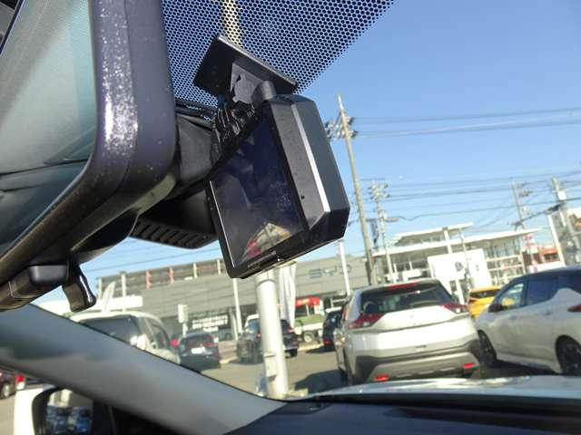 エクストレイル ２０Ｘｉ　Ｖセレクション　純正ナビ＆アラウンドＶ　ＥＴＣプロパイロット　ドライブレコーダー前後　電動シート　電動リアゲート　全席シートヒーター　４ＷＤ　インテリミラー　ワンオーナー　禁煙車　日産ワイド保障１年（8枚目）